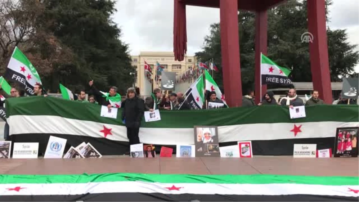Avrupa\'daki Suriyeliler BM Önünde Esed\'i Protesto Etti
