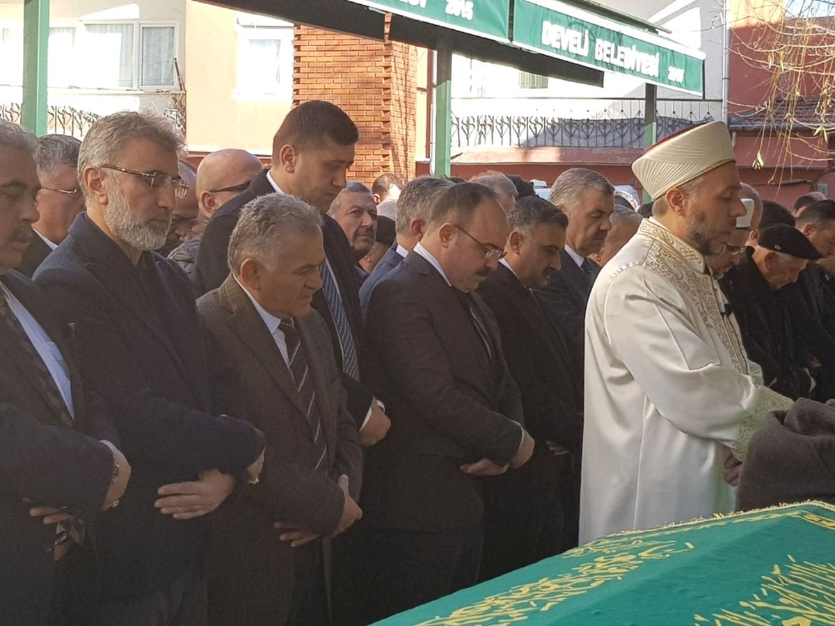 Başkan Memduh Büyükkılıç\'ın Eniştesi Son Yolculuğuna Uğurlandı
