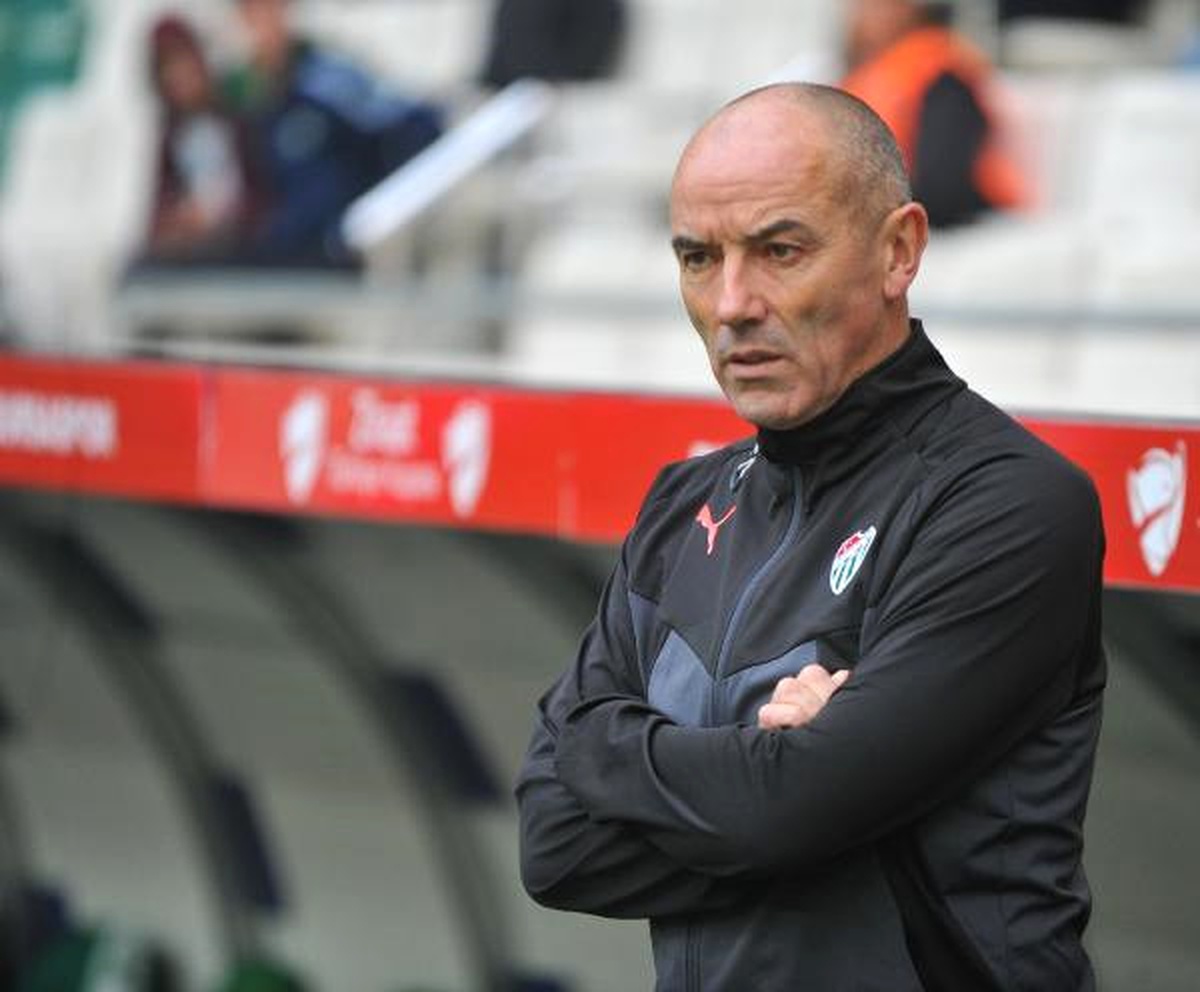 Bursaspor Trabzon\'a Le Guen\'siz Gitti. Fransız Hoca Rahatsızlandı!..