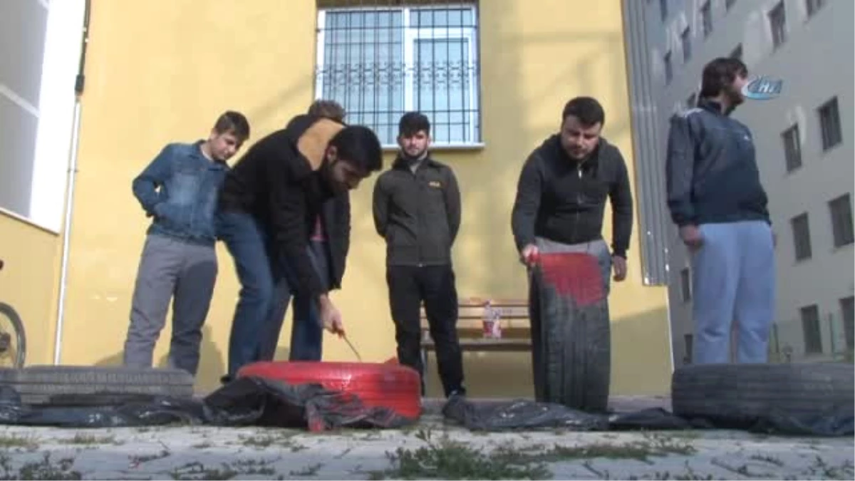 Çöpe Gidecek Lastikler, Yurt Bahçesini Süsledi