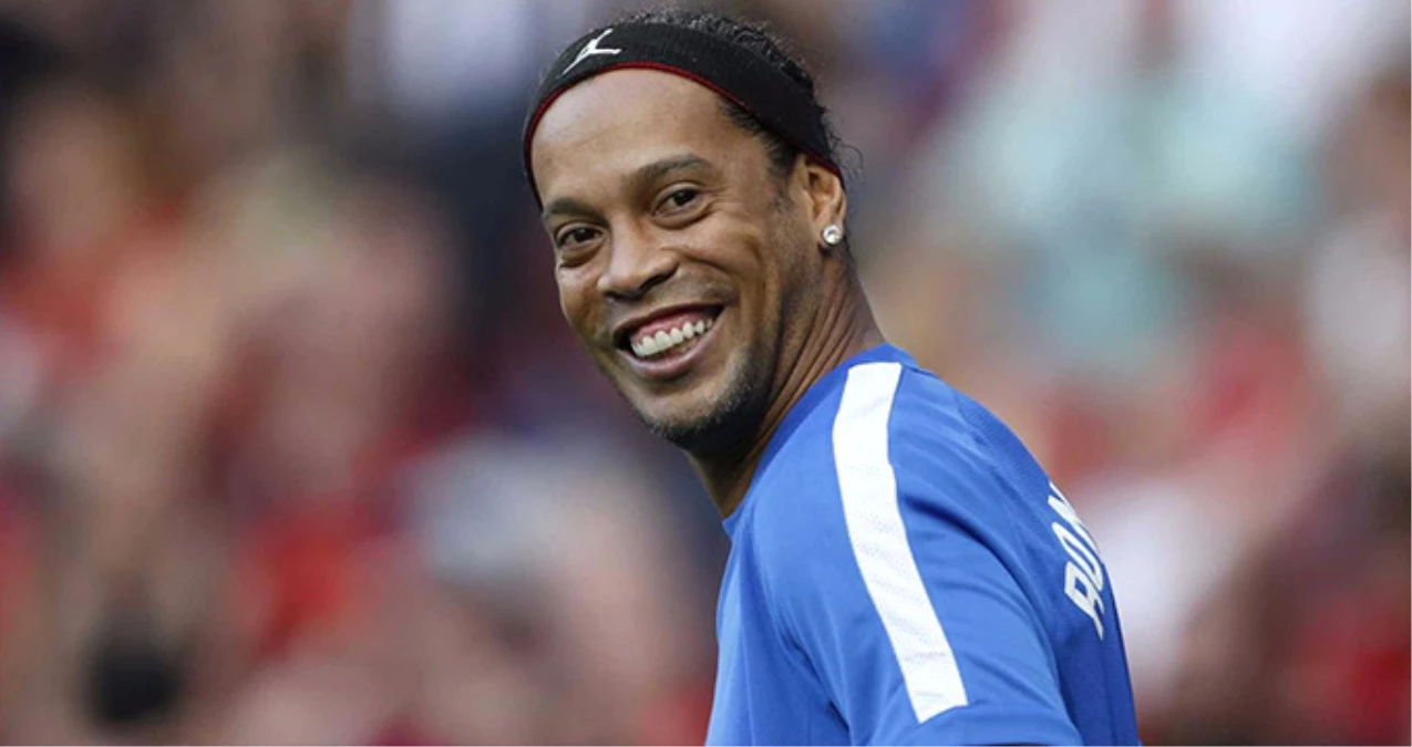 Efsane Futbolcu Ronaldinho Siyasete Giriyor
