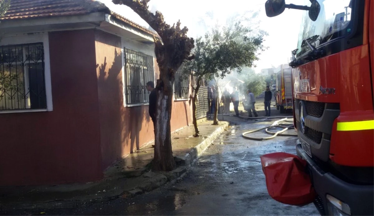 Elektrik Kontağından Çıkan Yangın Evi Küle Çevirdi