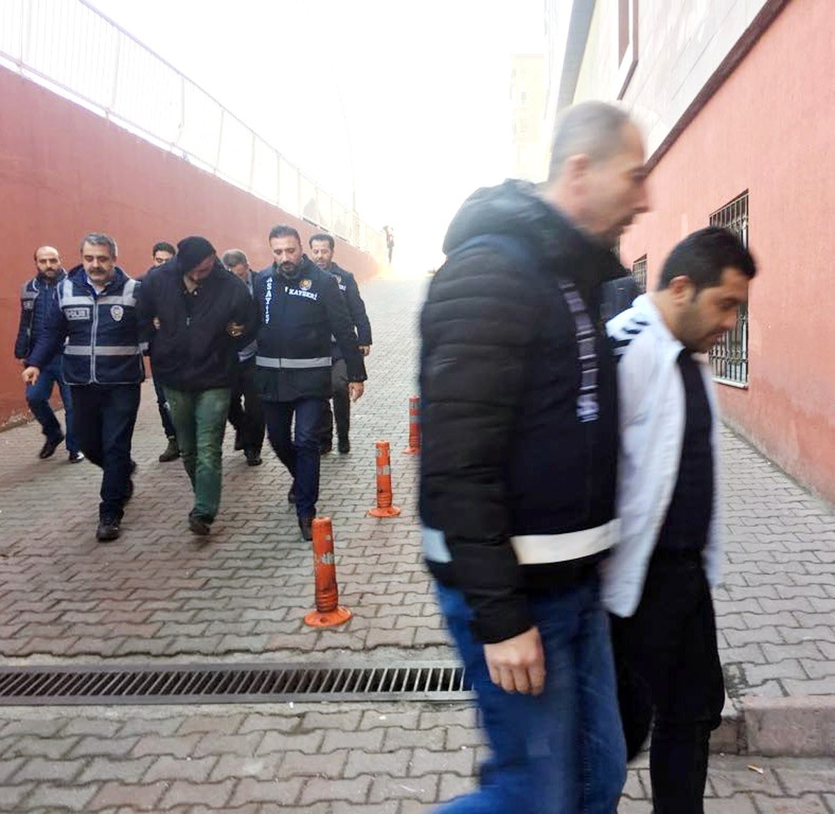 Engelli Vatandaşın Adına İş Yeri Açtılar, Zorla 300 Bin TL\'lik Senet İmzalattılar