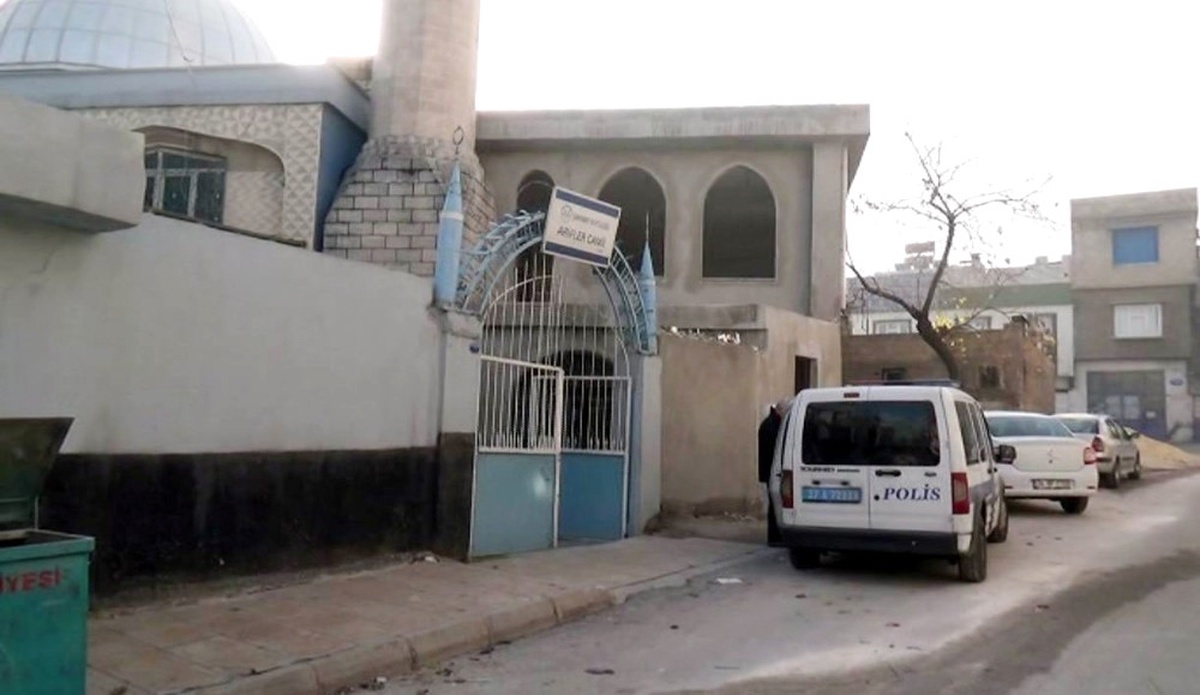 Gaziantep\'te Hırsızlar Camiden Paratoner ve Mikrofonları Çaldı