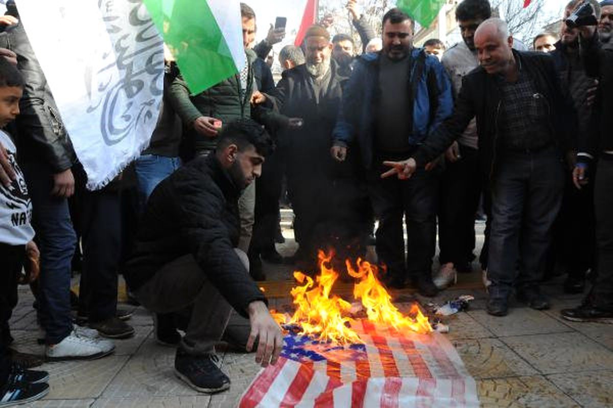 Gaziantep\'te, Kudüs Protestosunda ABD Bayrağı Yakıldı