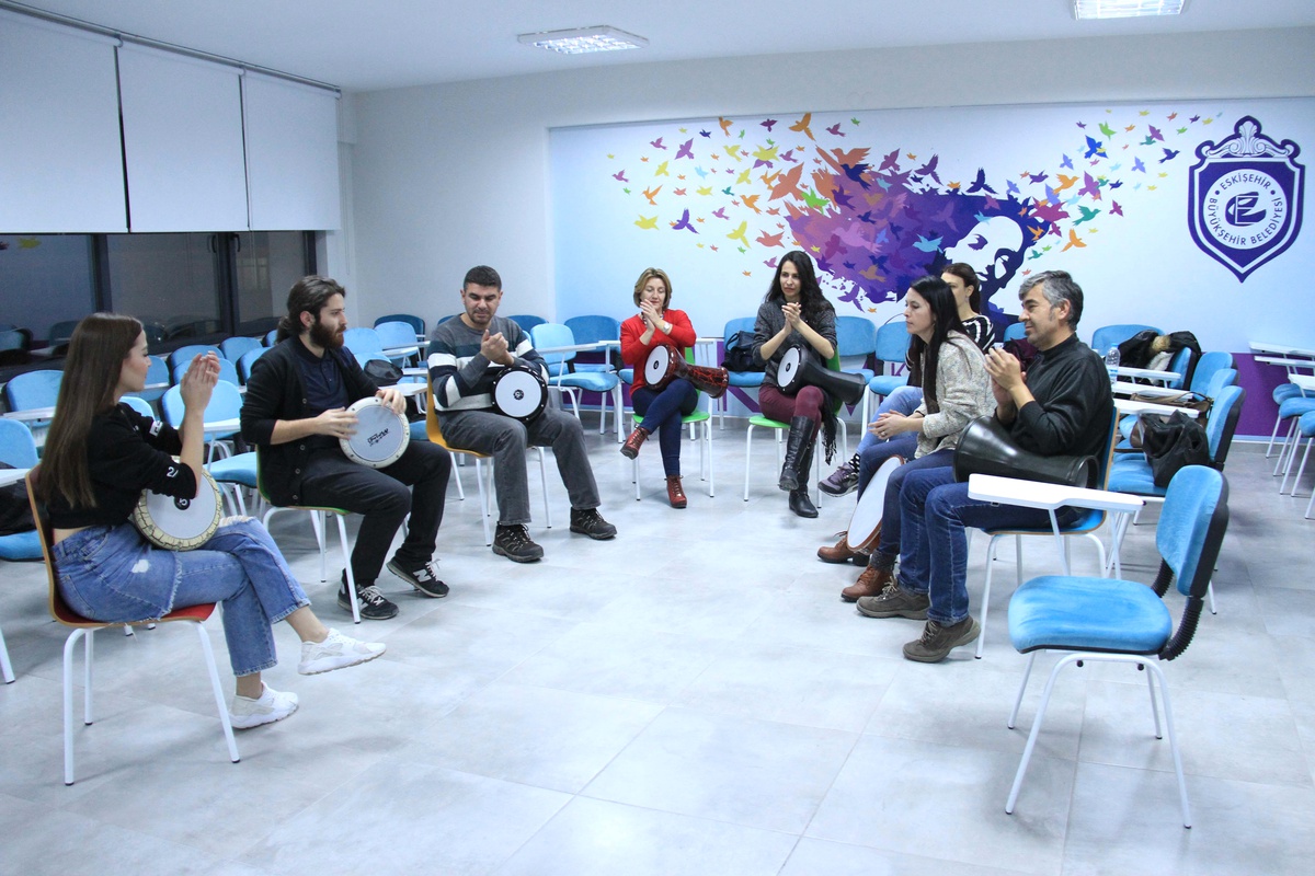 Gençler Ritim Kursu İle Stres Atıyorlar