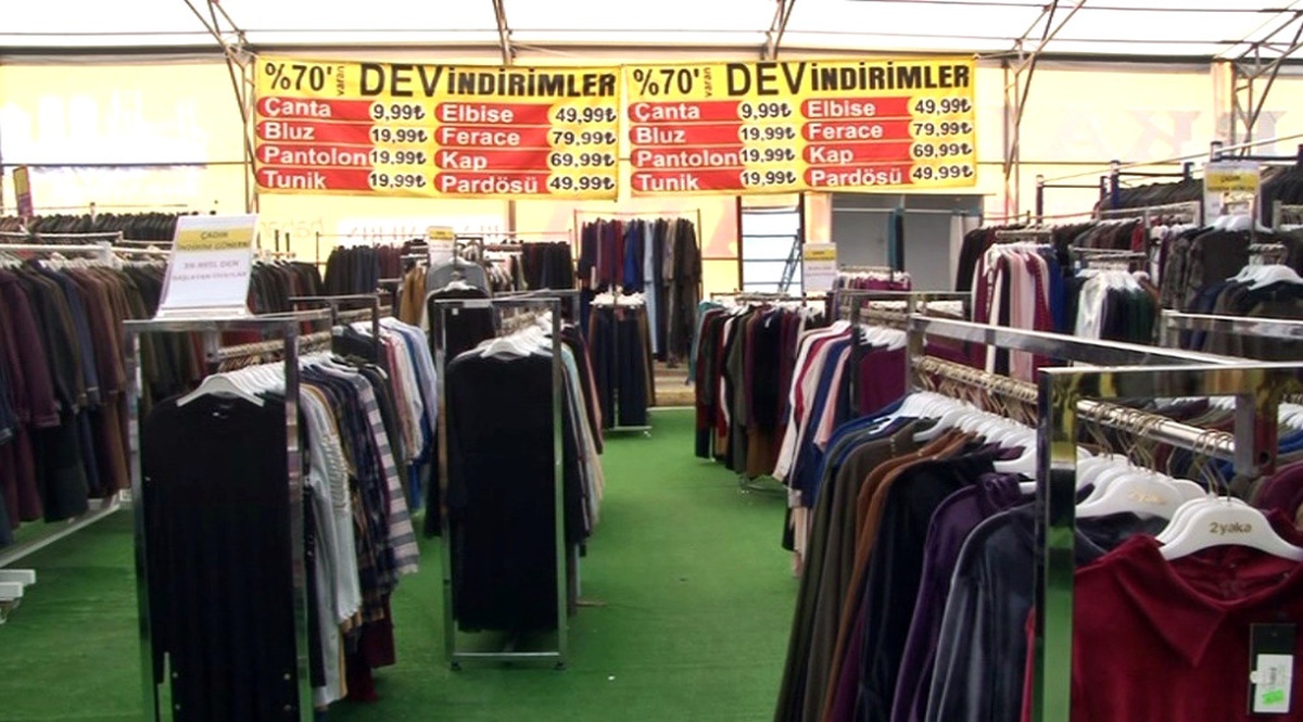 İndirim Çadırı Vatandaşları Bekliyor