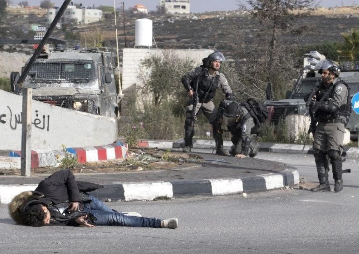 İsrail Askerleri, Canlı Yayında Filistinli Göstericileri Vurdu!
