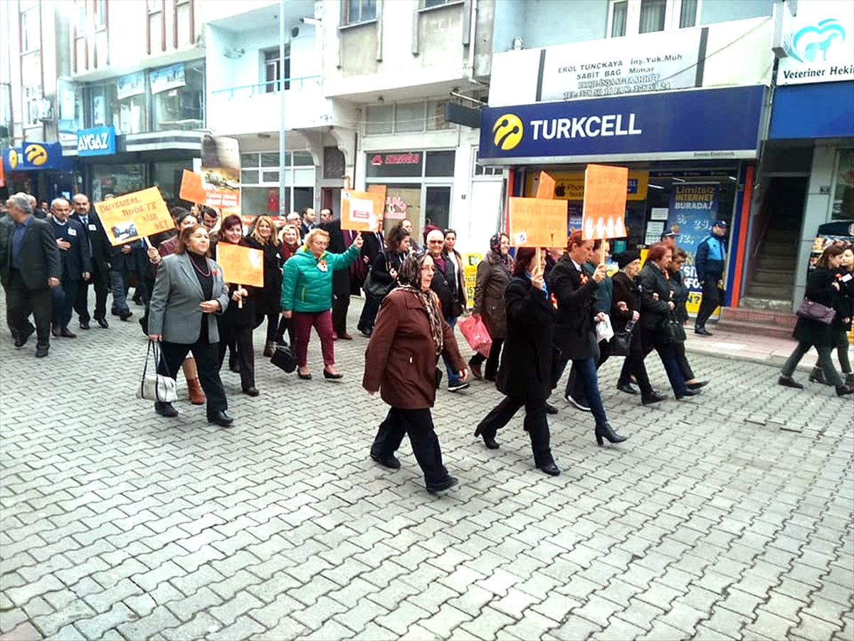 Kadına Şiddete Hayır" Yürüyüşü