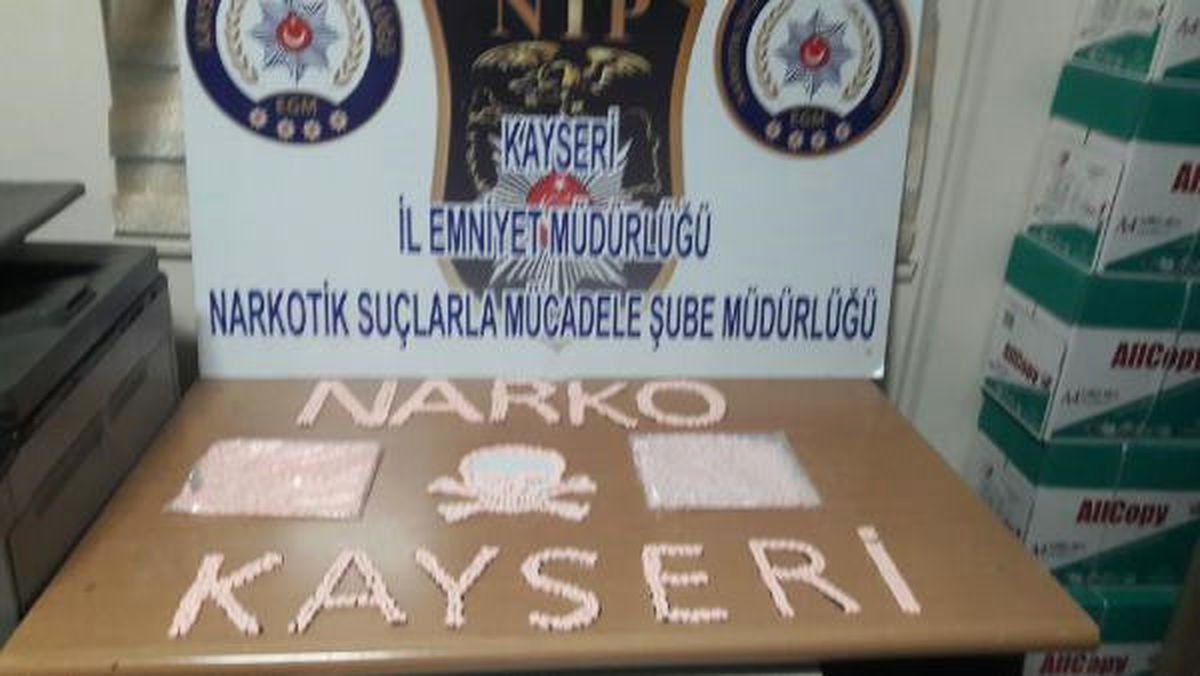 Kayseri\'de 2 Bin 943 Ecstasy Hap Ele Geçirildi