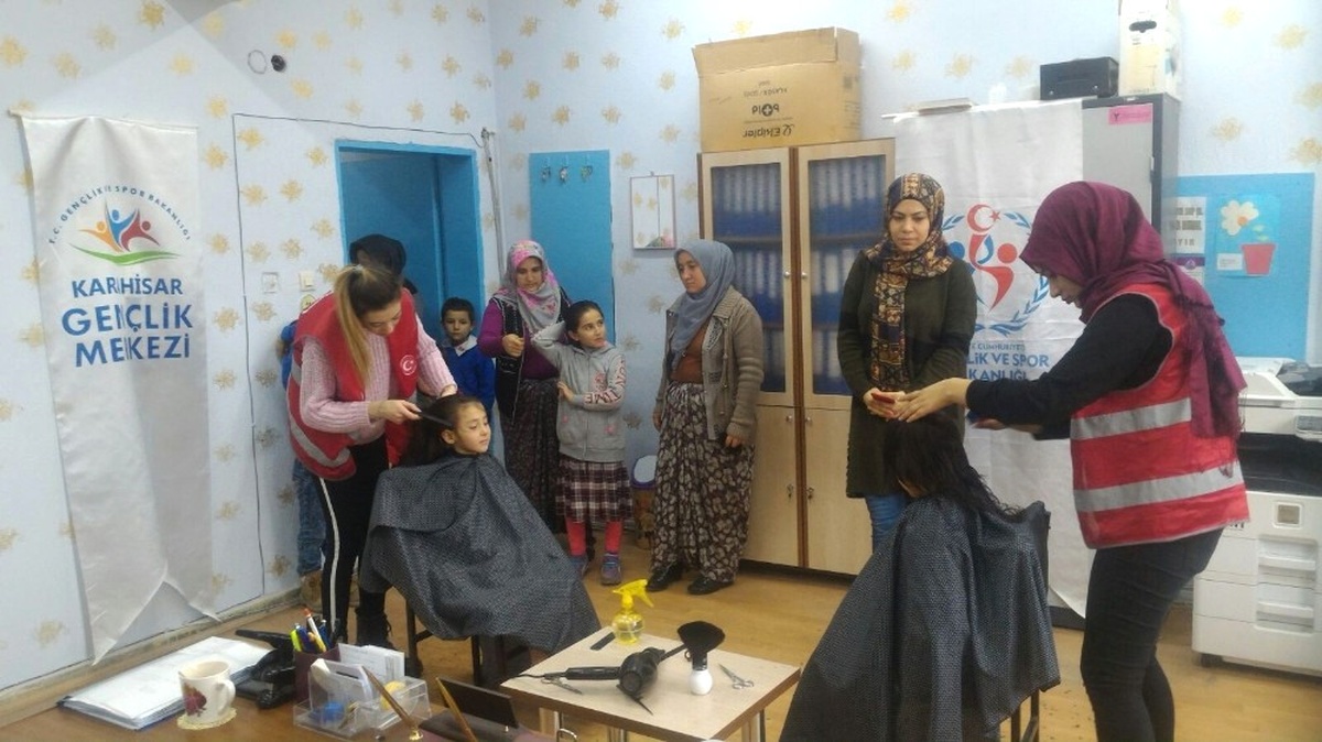 Köy Okulu Öğrencilerine Ücretsiz Saç Kesimi ve Bakımı Yapıldı