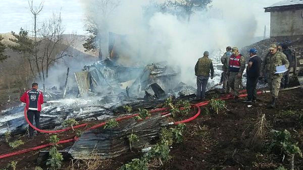 Köydeki Yangında 3 Çocuk Öldü (2)