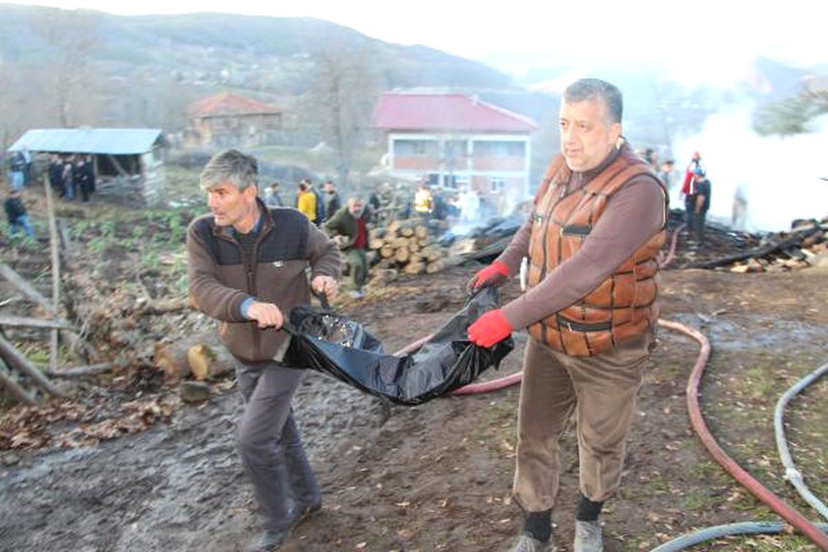Köydeki Yangında 3 Çocuk Öldü (4)