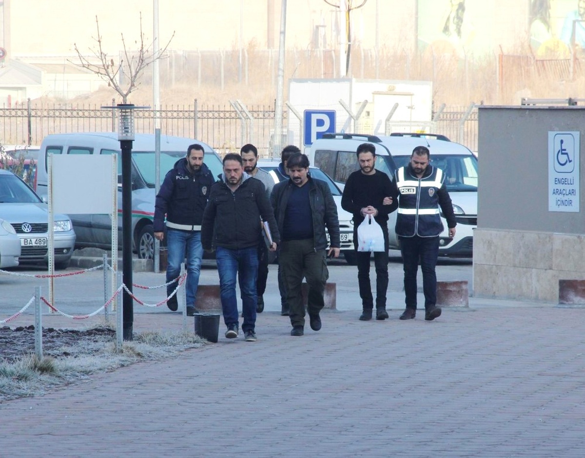 Lastik Patlatarak Hırsızlık Yapan Zanlılar Tutuklandı