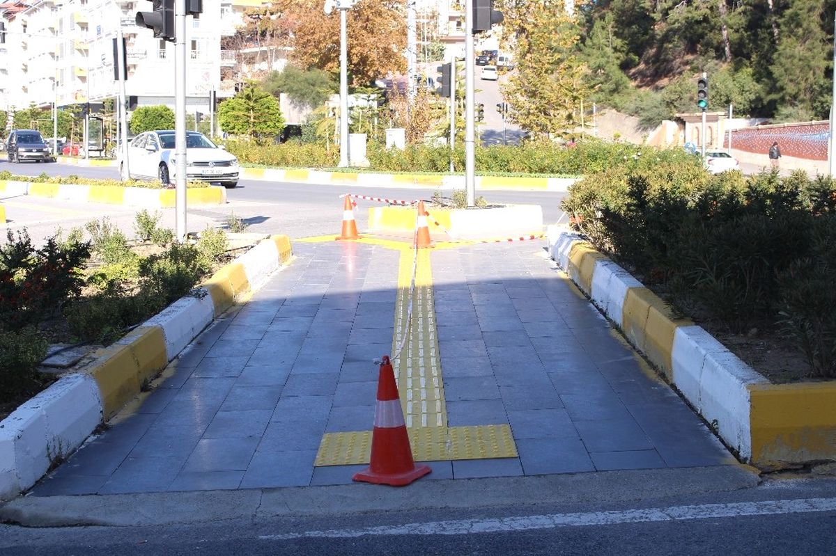 Manavgat\'ta Kaldırımlar Engelsiz Hale Getiriliyor