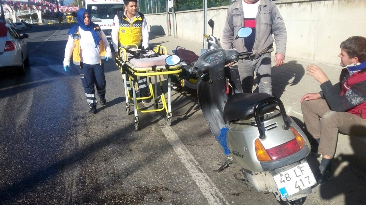 Milas\'ta Yola Dökülen Yağ Kazaları da Beraberinde Getirdi