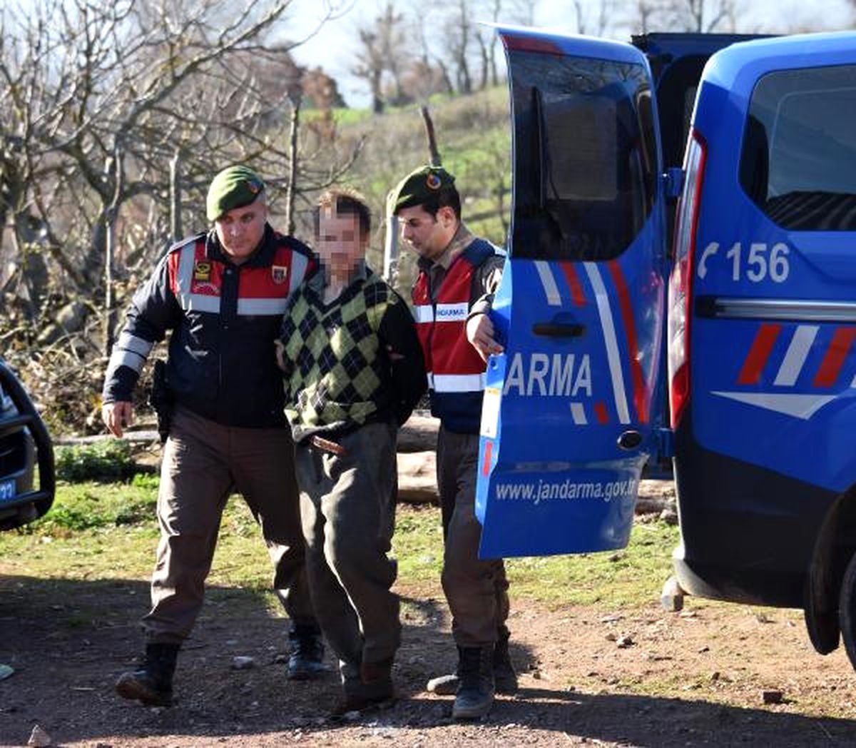 Öldürdüğü Ağabeyinin Cesediyle Birlikte Kendisini Eve Kilitledi (2)
