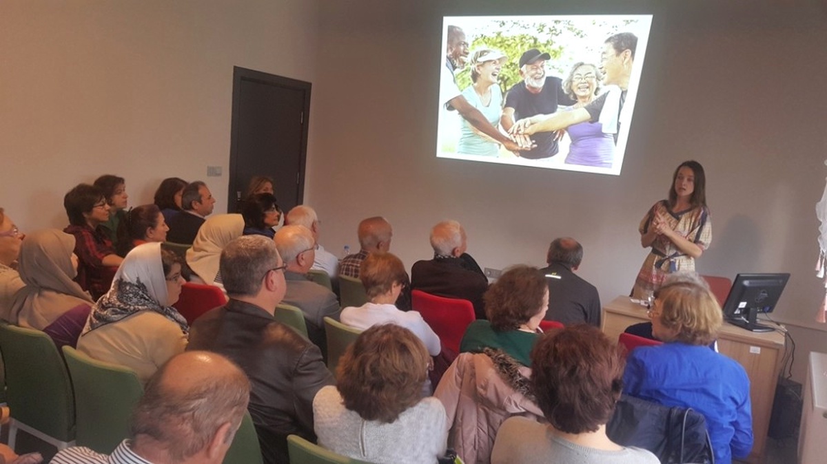 Olgun Gençlere Sağlıklı Beslenme Dersi