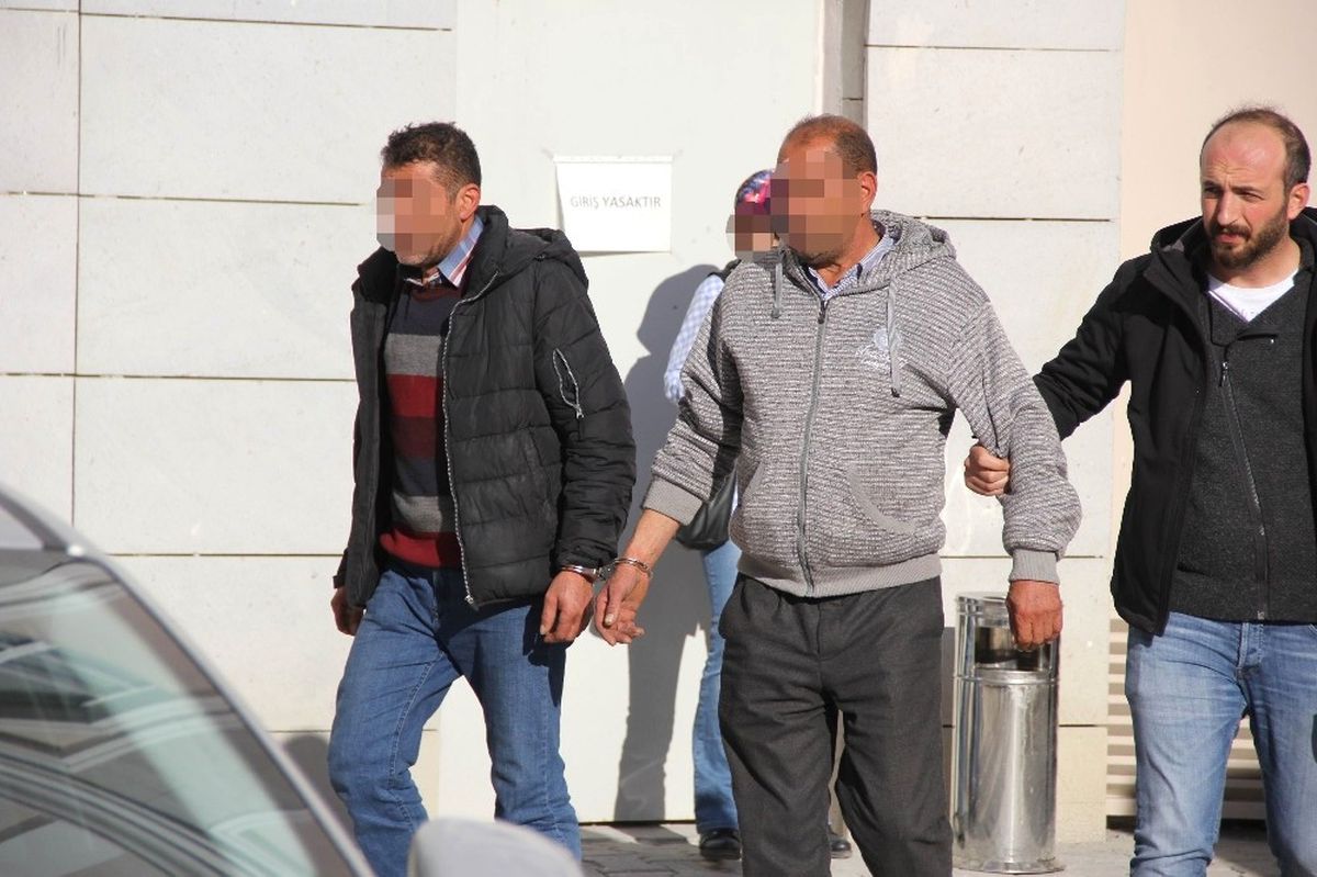 Silah ve İçki Kaçakçılığına 2 Gözaltı