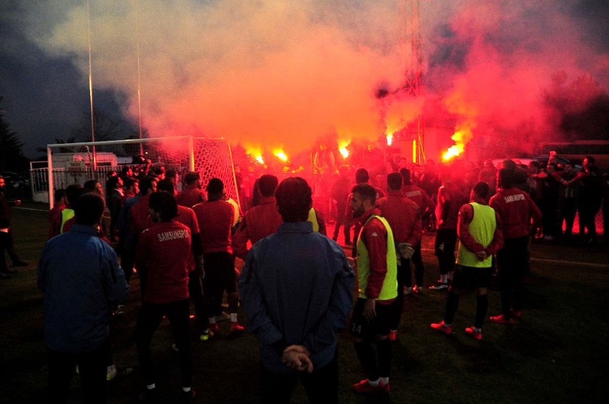 Taraftarlardan Samsunspor\'a Meşaleli Destek