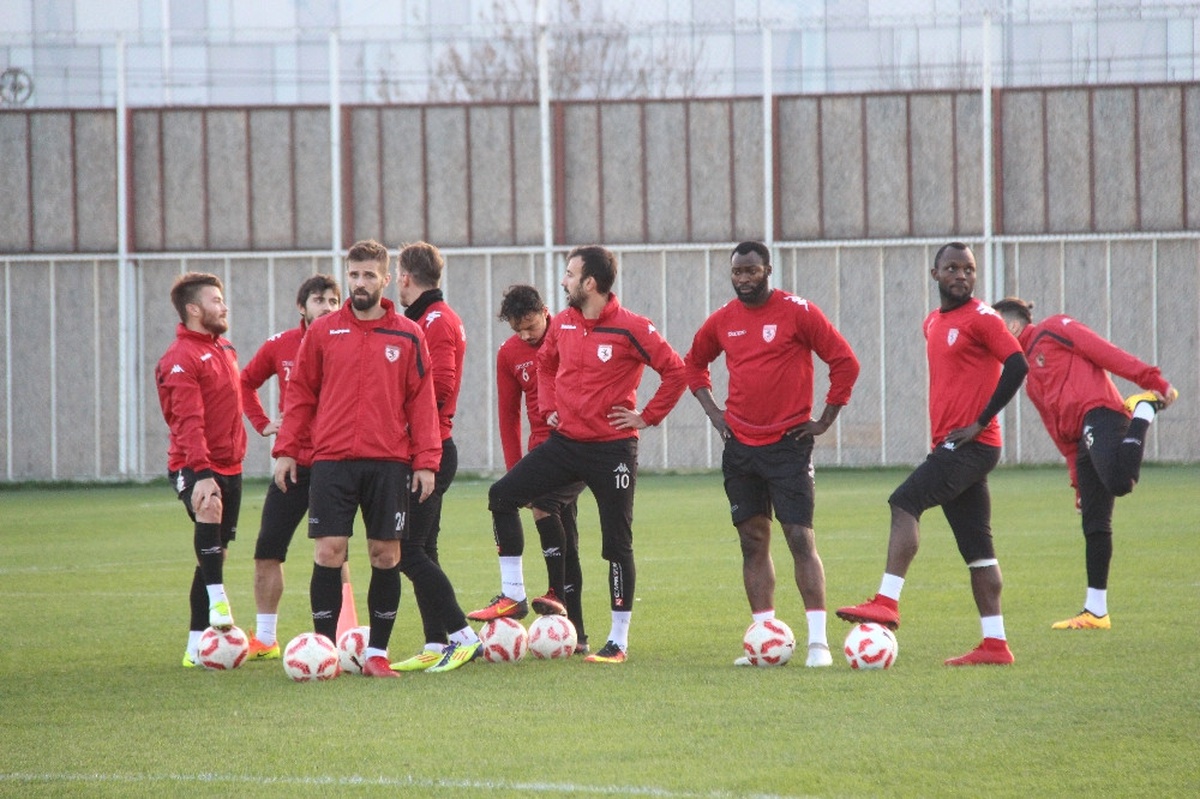 Taraftarlardan Samsunspor\'a Meşaleli Destek
