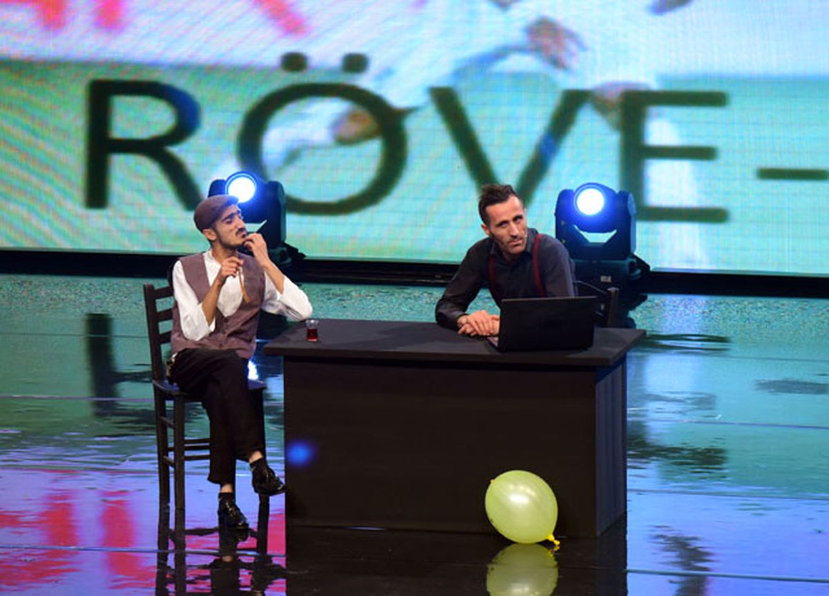 Two Absurd Man Stand Up Gösterisi