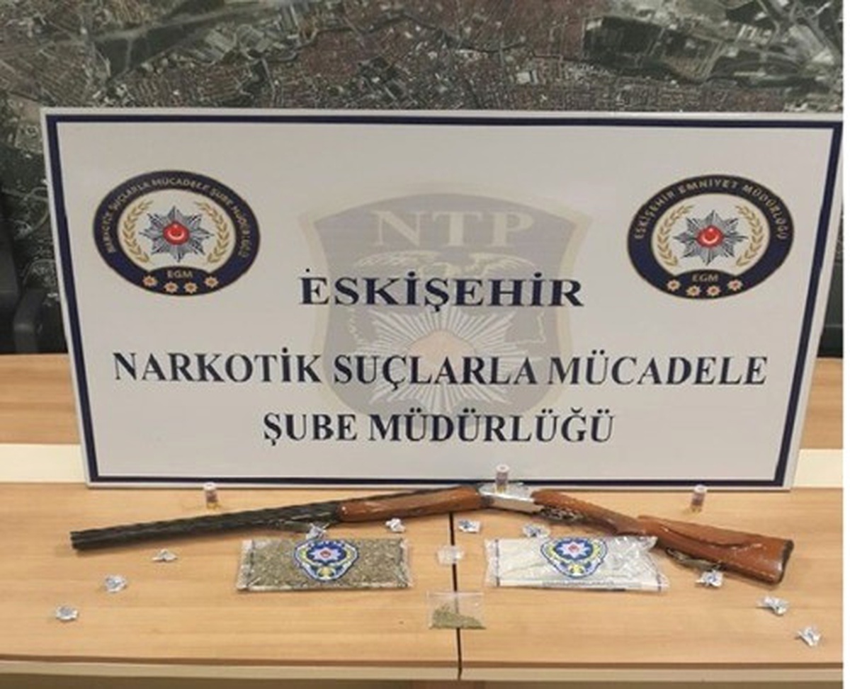 Uyuşturucu Yutan Kişinin Kardeşinden de Bonzai Ele Geçirildi