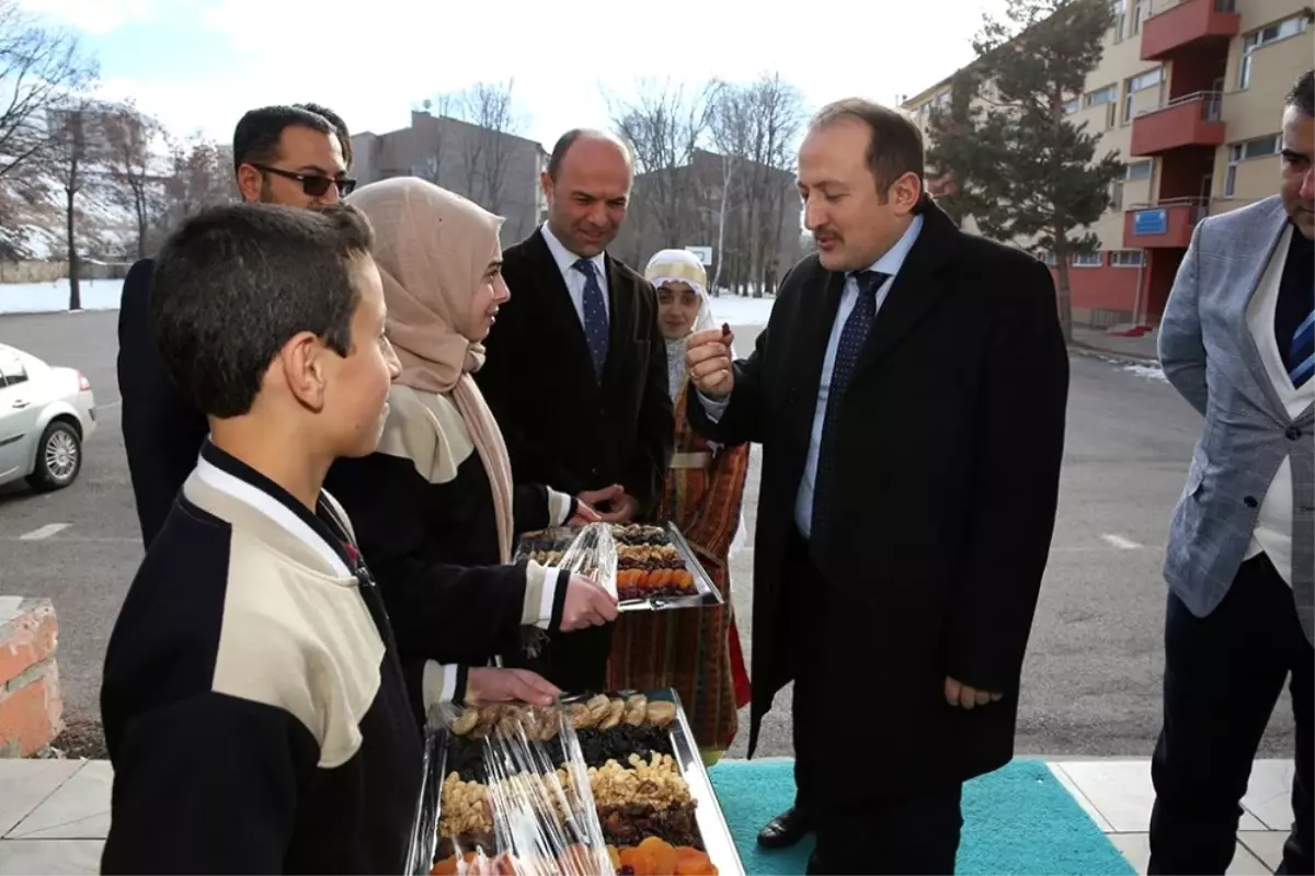 Vali Pehlivan: "Bilinçsiz Tüketim Mutsuzluk Getirir"