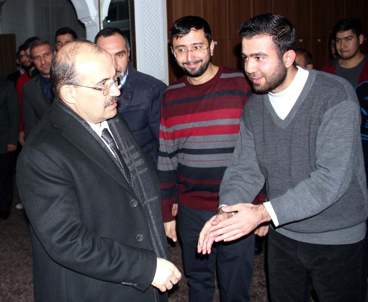 Vali Ustaoğlu\'ndan Öğrenci Yurduna Ziyaret