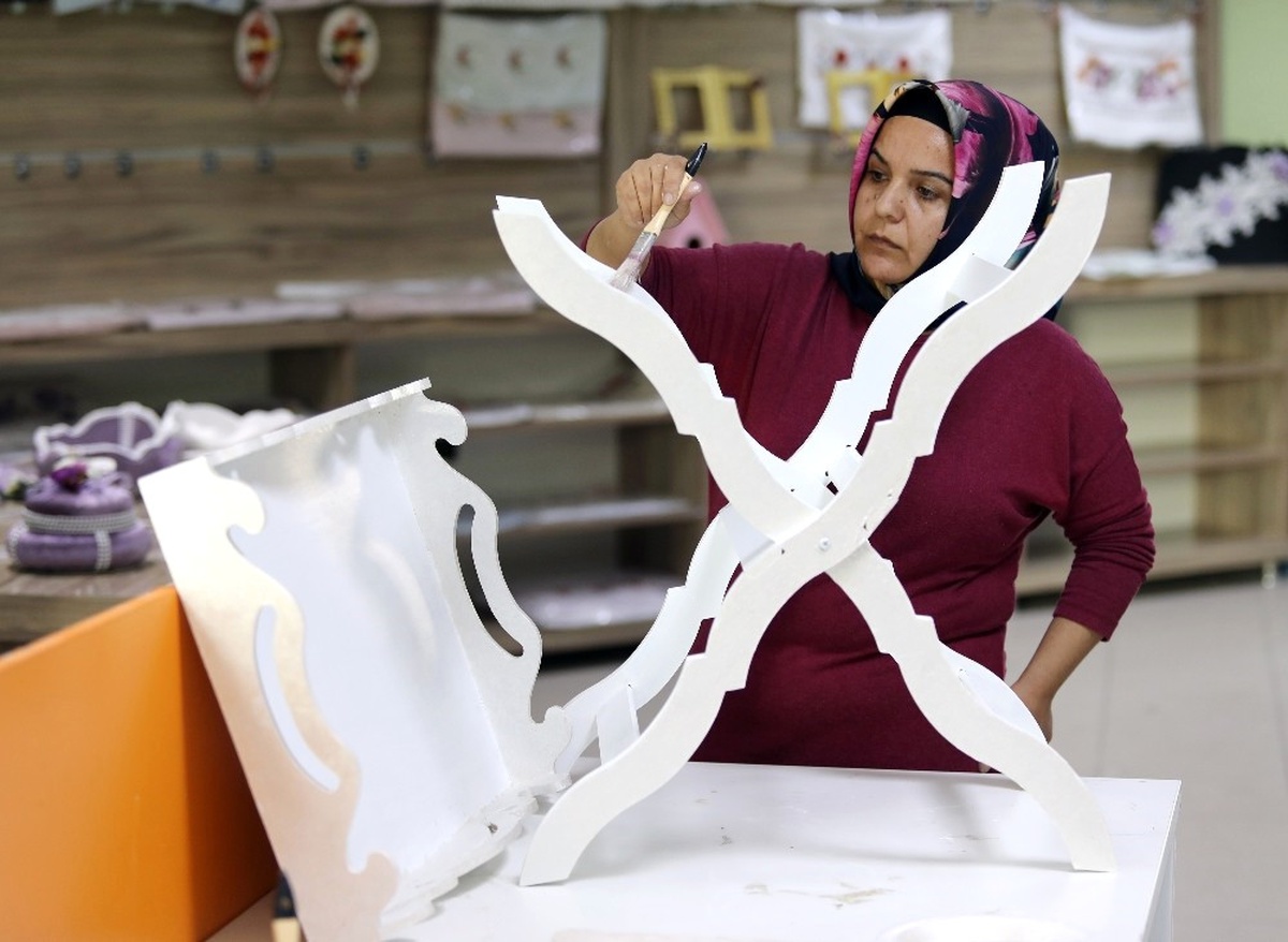 Van Büyükşehir Belediyesinden Kadınlara El Sanatı Desteği
