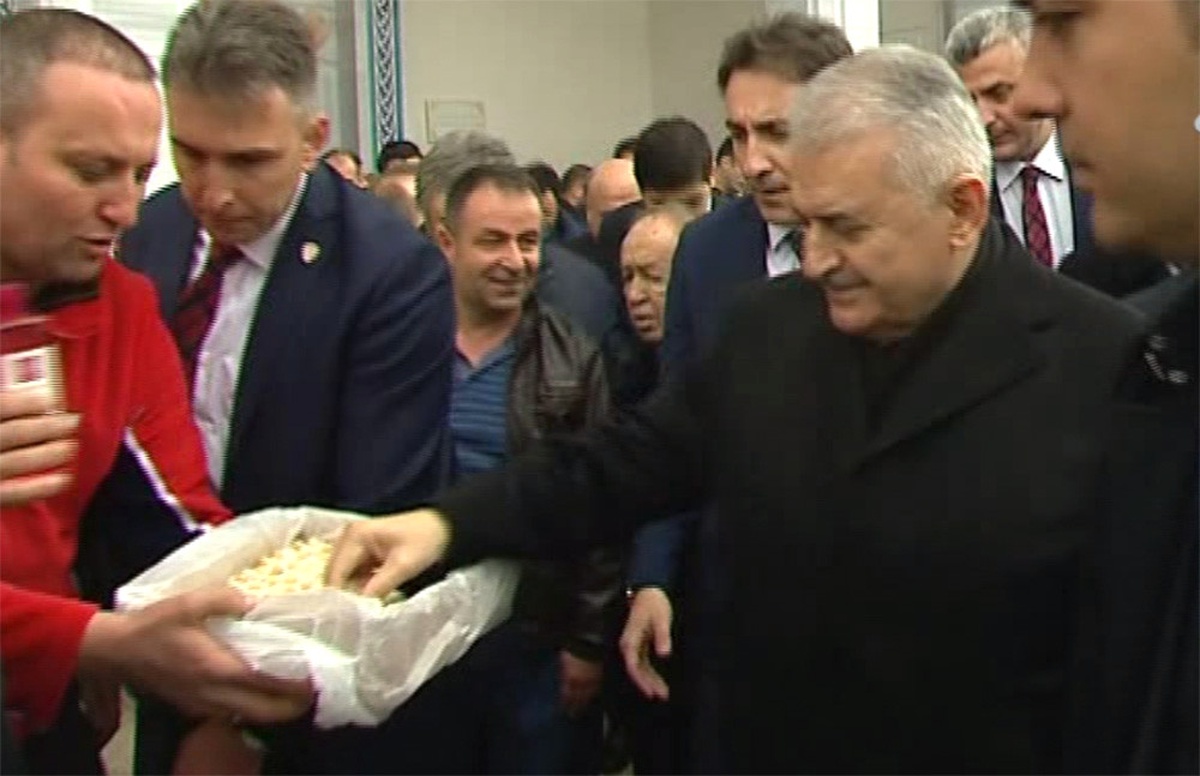 Yıldırım Cuma Namazını Yıldırım Beyazit Camii\'nde Kıldı