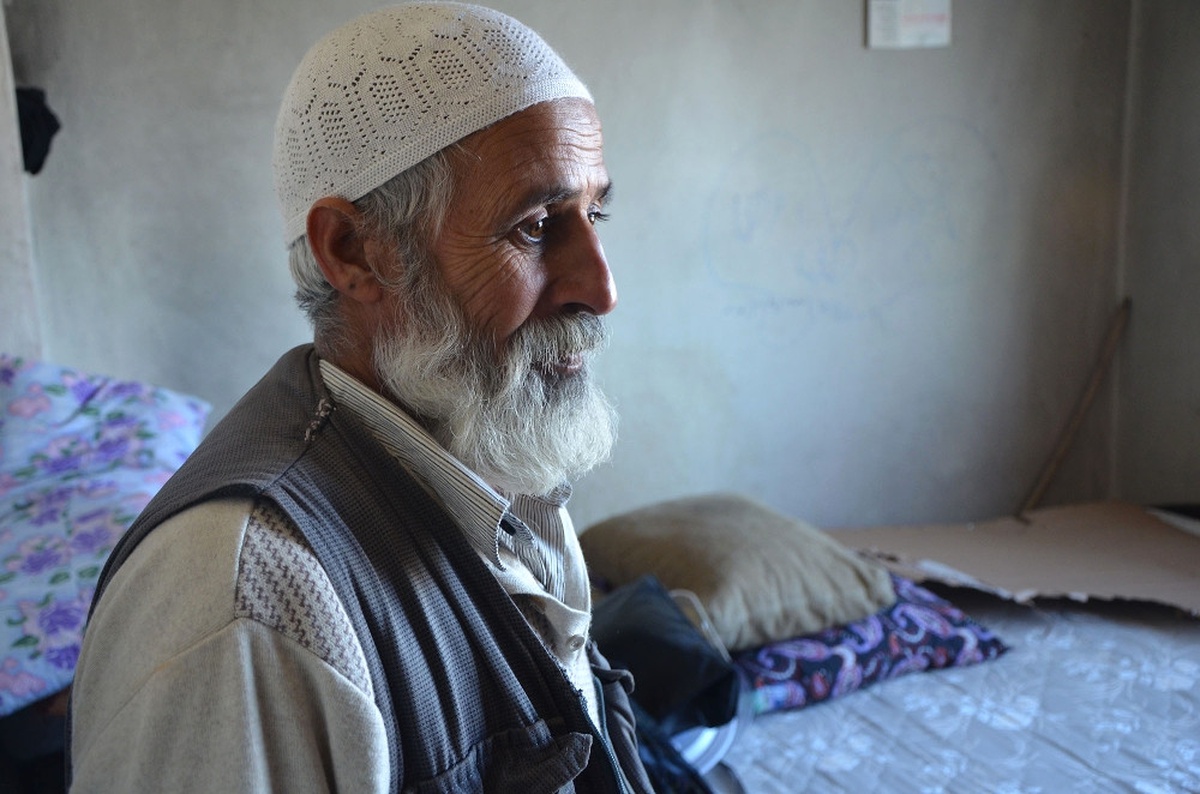 8 Çocuğuna Bakan Babanın Çaresizlik Gözyaşları