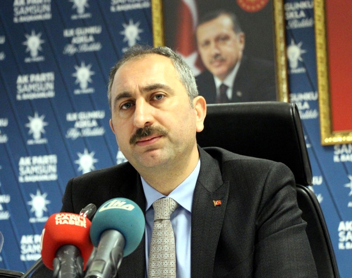 Adalet Bakanı Gül: "İbadet Edenlerle, İhanet Edenleri Ayırmak Lazım"