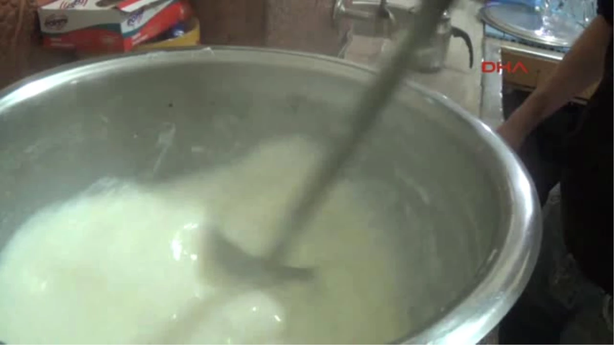 Afyonkarahisar Köy Kahvesinde Kış Geceleri Süt İçiliyor