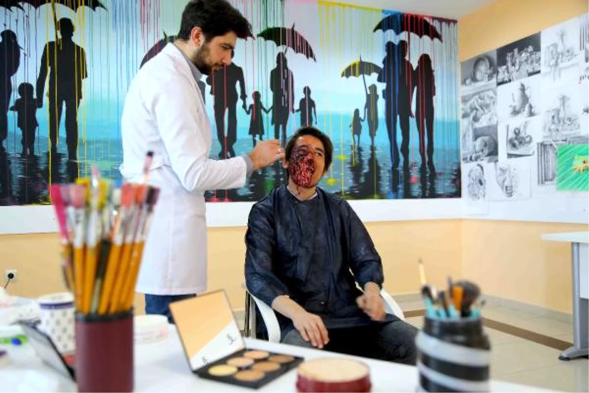 Bağcılar Belediyesi Öğrencilere Fantastik Makyaj Dersi Veriyor