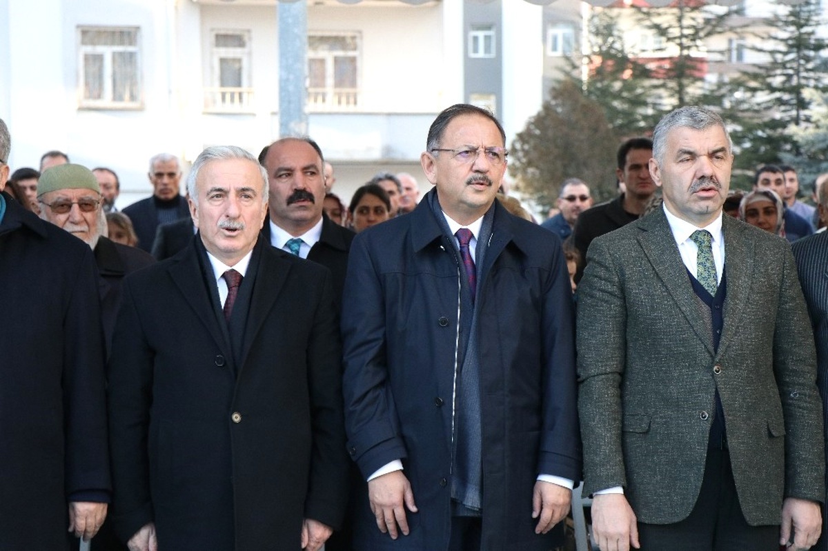 Bakan Özhaseki: "Cumhuriyet Tarihinin En Zor Günlerini Yaşıyoruz"