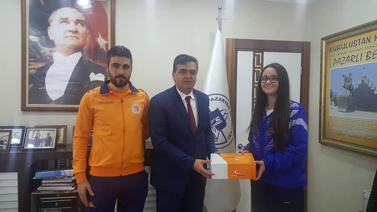 Başkan Yalçın, Başarılı Sporcuyu Ödüllendirdi