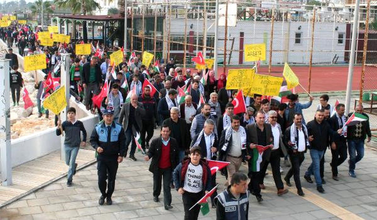 Binlerce Kişi Kudüs İçin Yürüdü