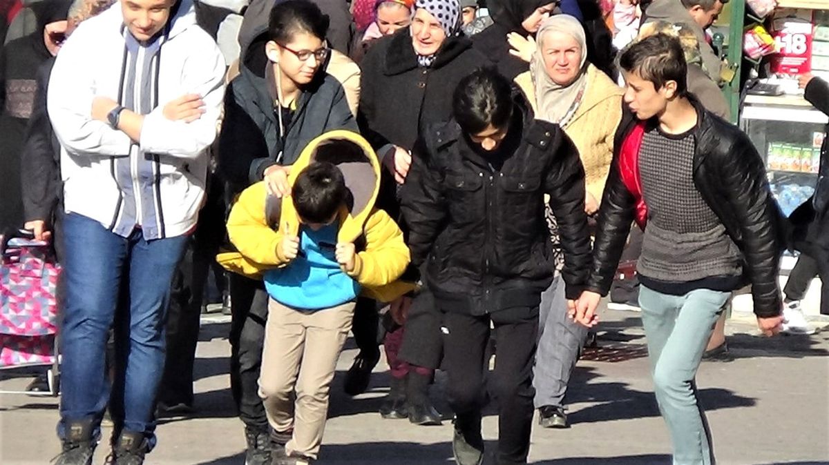 Bursa\'da Vatandaşlar Lodosla Dans Etti