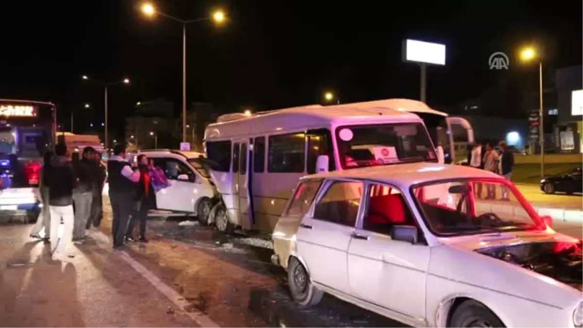 Denizli\'de Zincirleme Trafik Kazası: 3 Yaralı