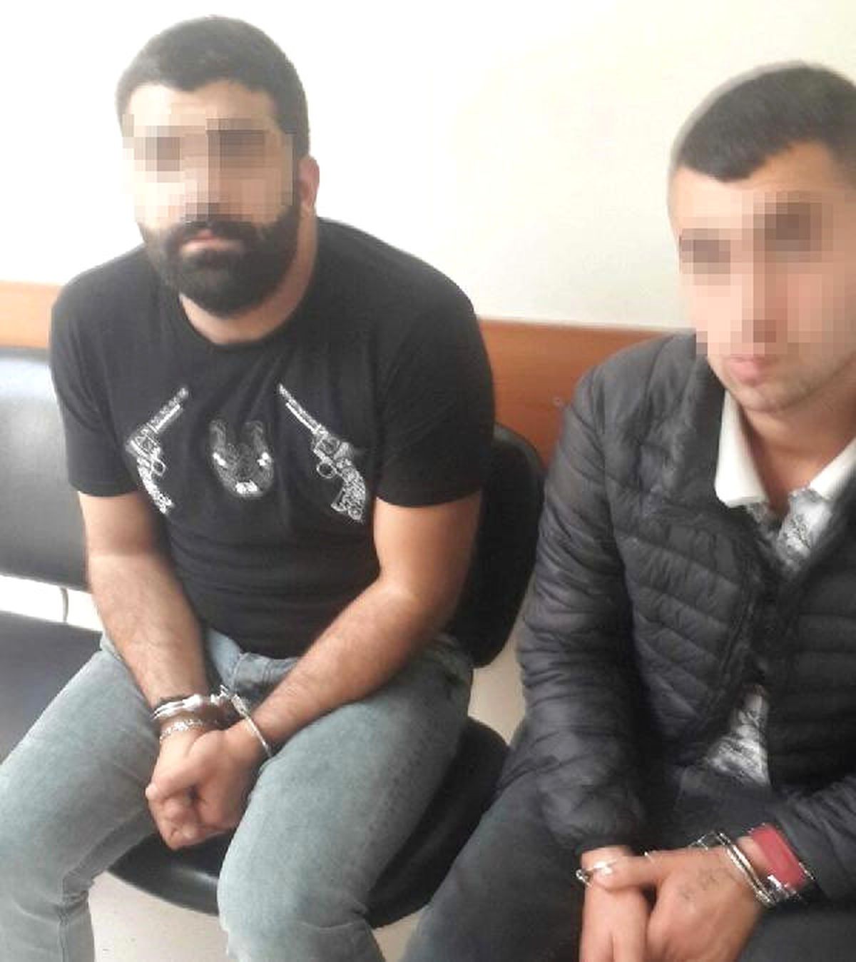 Dur\' İhtarına Uymayıp Kaçmaya Çalışan Araçtan, Uyuşturucu ve Silah Çıktı