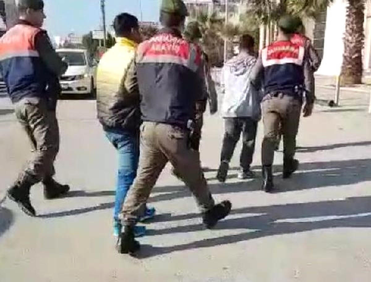 Evlerden Hırsızlık Yapan 2 Kişi Tutuklandı