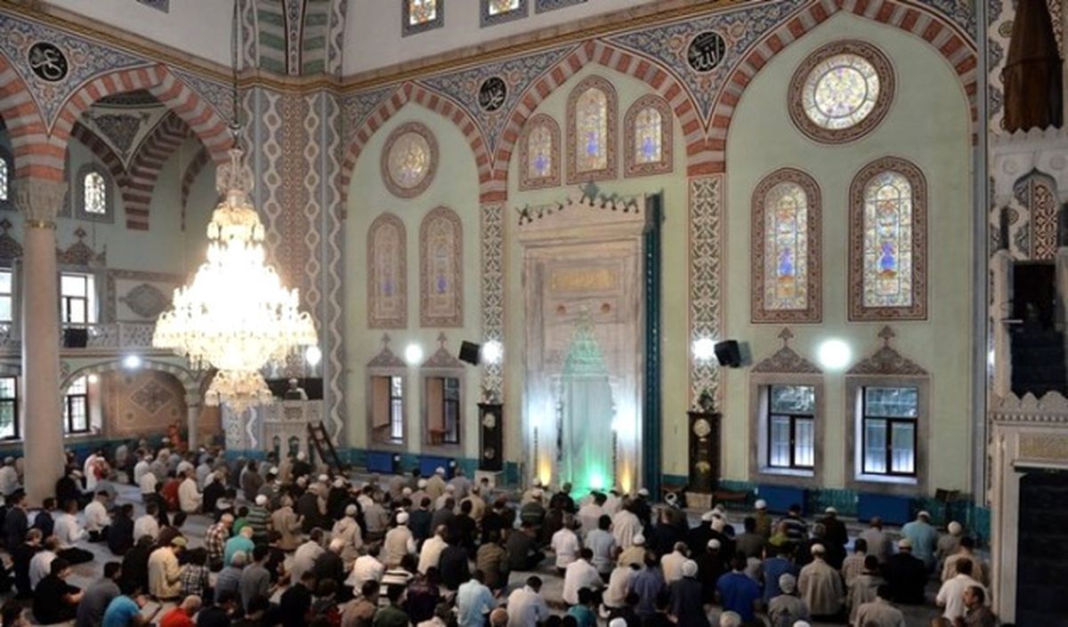 Fransa\'da Mahkeme Cami Kapattırdı