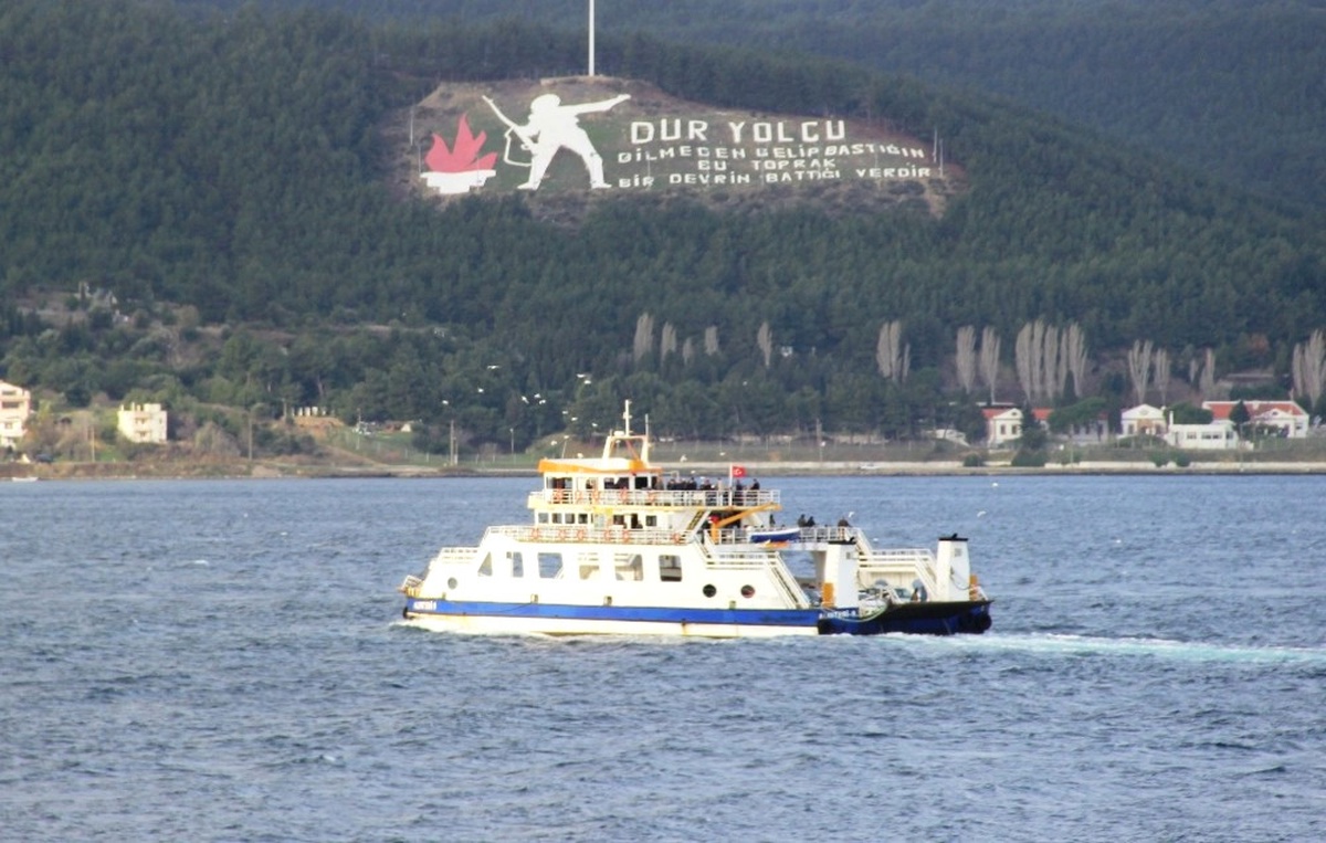 Gökçeada\'da Feribot Seferlerine Fırtına Engeli