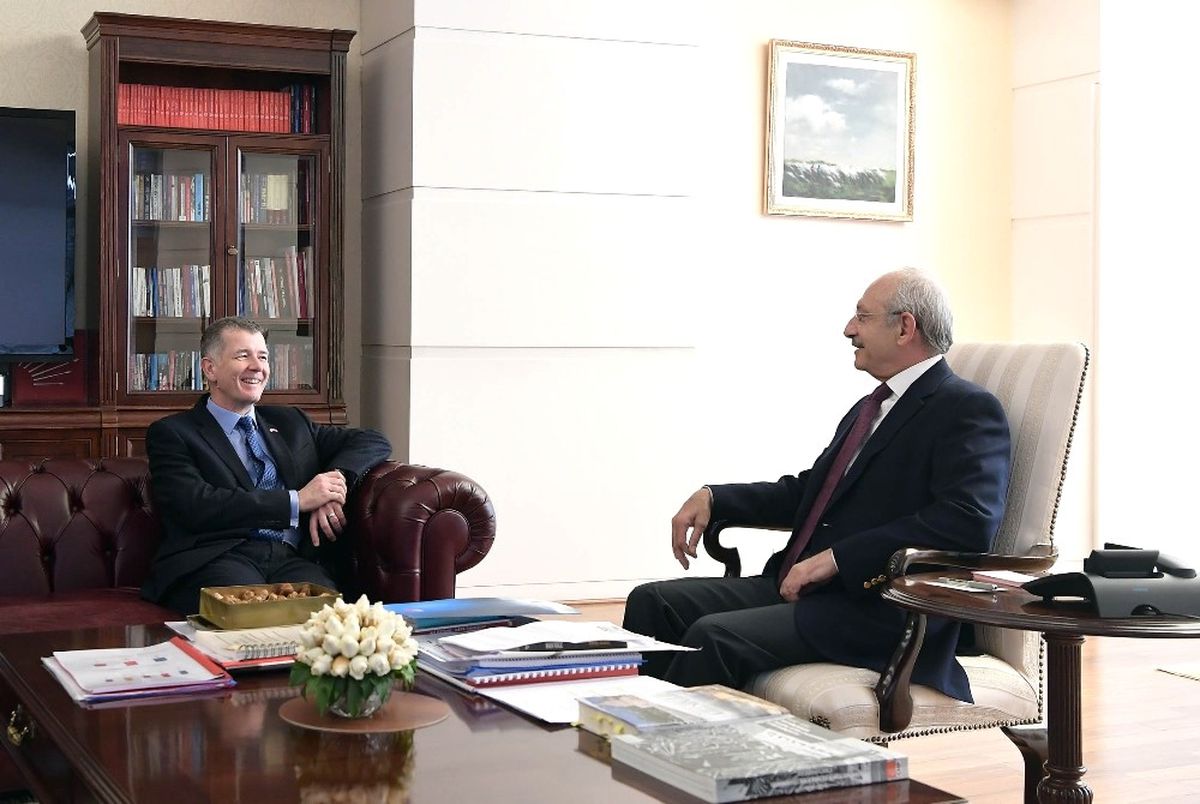 İngiltere\'nin Ankara Büyükelçisi Moore\'dan Kılıçdaroğlu\'na Veda Ziyareti