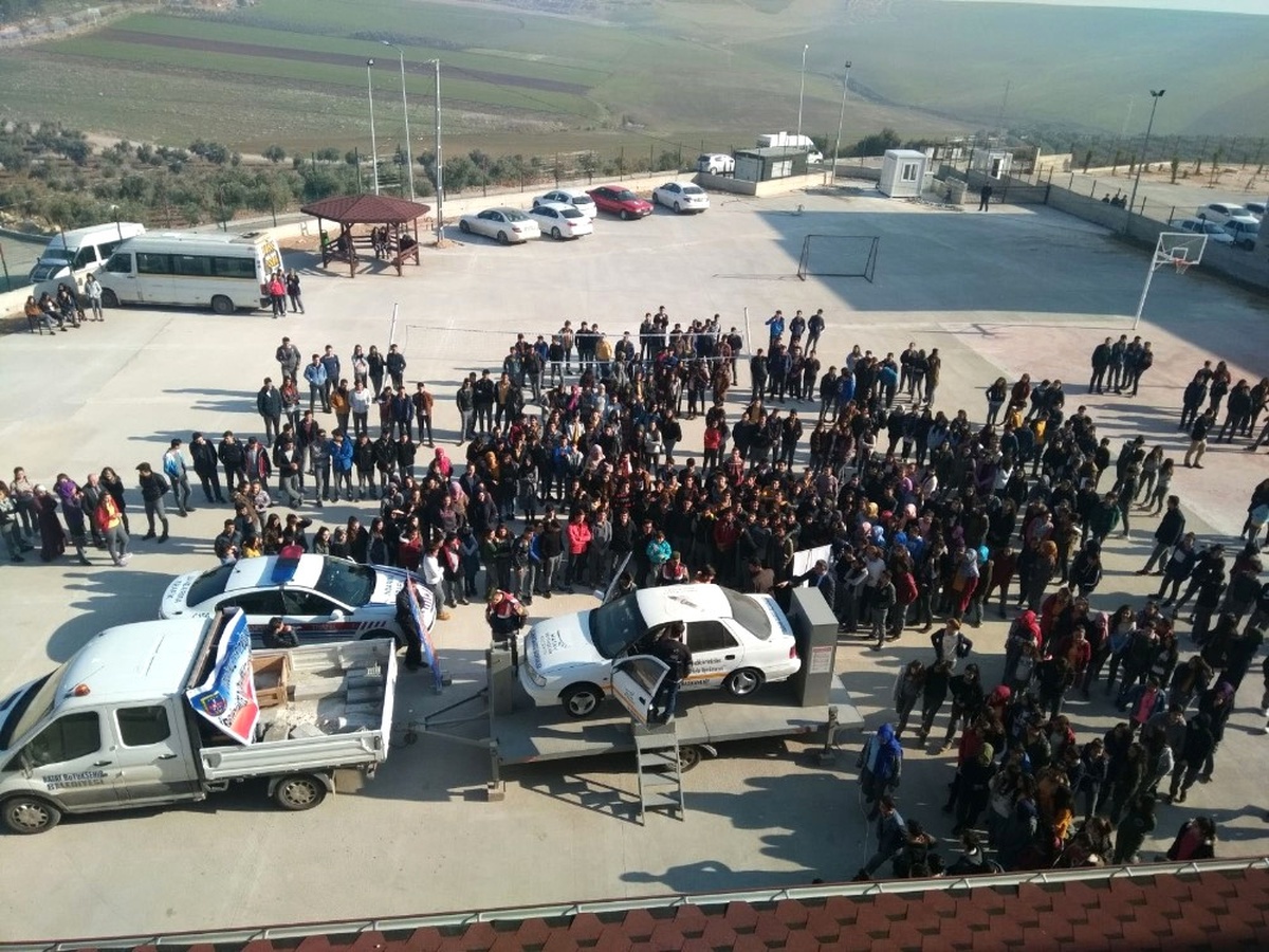 Jandarmadan Şoför ve Öğrencilere Emniyet Kemeri Semineri
