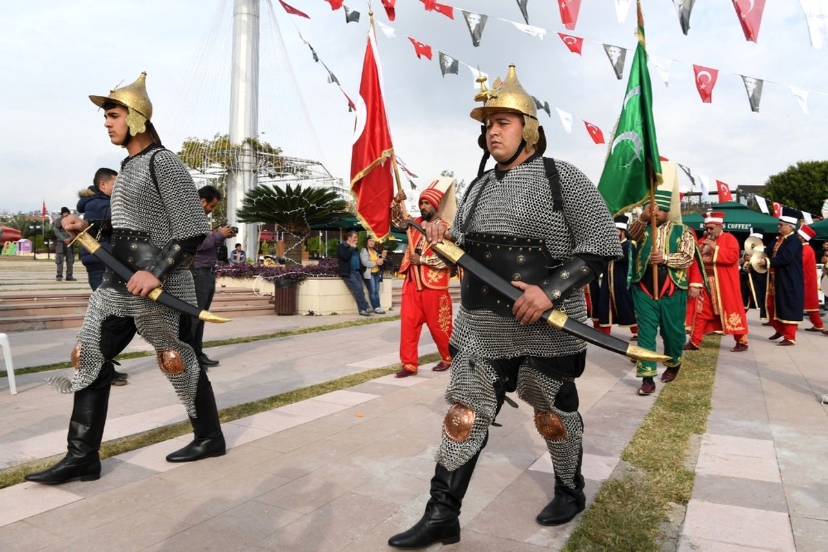 Konyaaltı Kent Meydanı\'nda "Mehteran" Gösterisi..