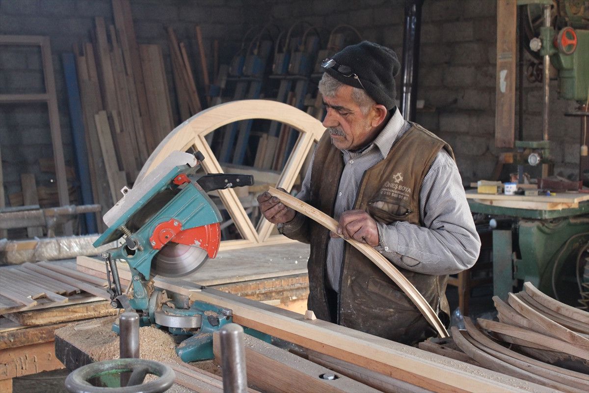 Köydeki Marangozlar Teknolojiye Yenik Düştü