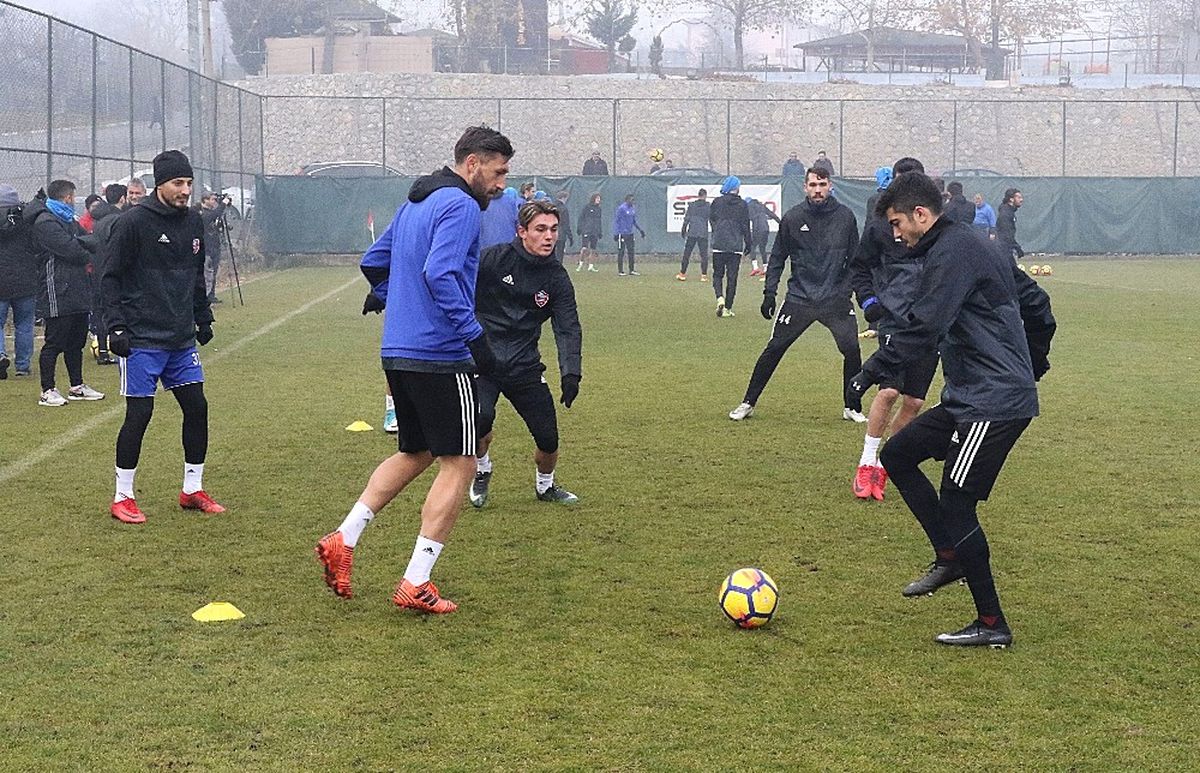 Levent Açıkgöz: "Fenerbahçe Maçında Yüreğini Ortaya Koyacak Arkadaşlar Lazım"