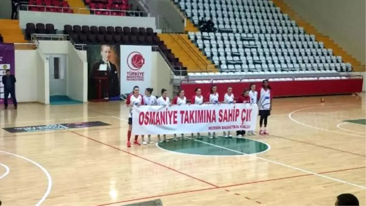 Mersin Basketbol Takımı, \'Osmaniye Takımına Sahip Çık\' Pankartıyla Sahaya Çıktı